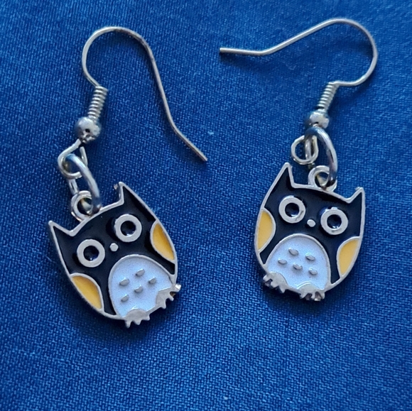 Cute Owl Earrings in Black and Yellow - Picture 3 of 5